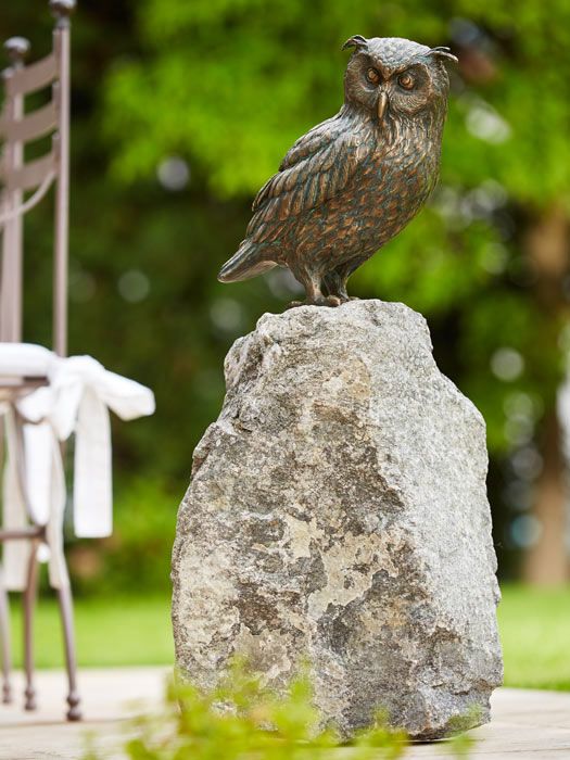 bronzefigur-uhu Bronzefigur Uhu, sitzend auf Granitstein (ArtNr. 88878.4)