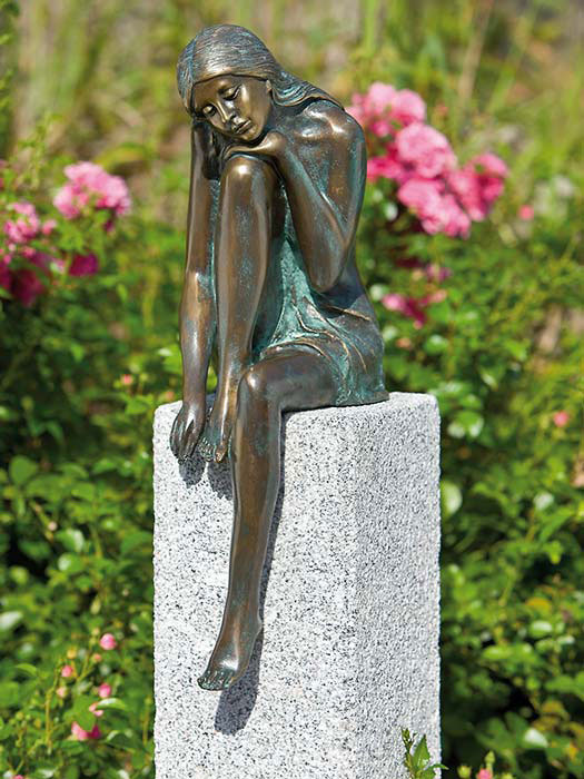bronzefigur-emanuelle Bronzefigur Emanuelle auf Granitstele (Art.Nr. 88575)