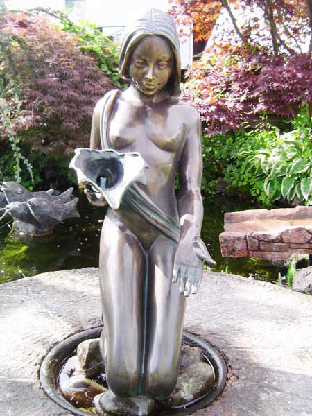 bronzefigur-noelle-vorne