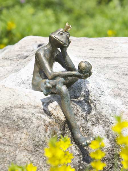froschkoenig-bronze Bronzefigur Froschkönig Borris (Art.Nr. 88764)