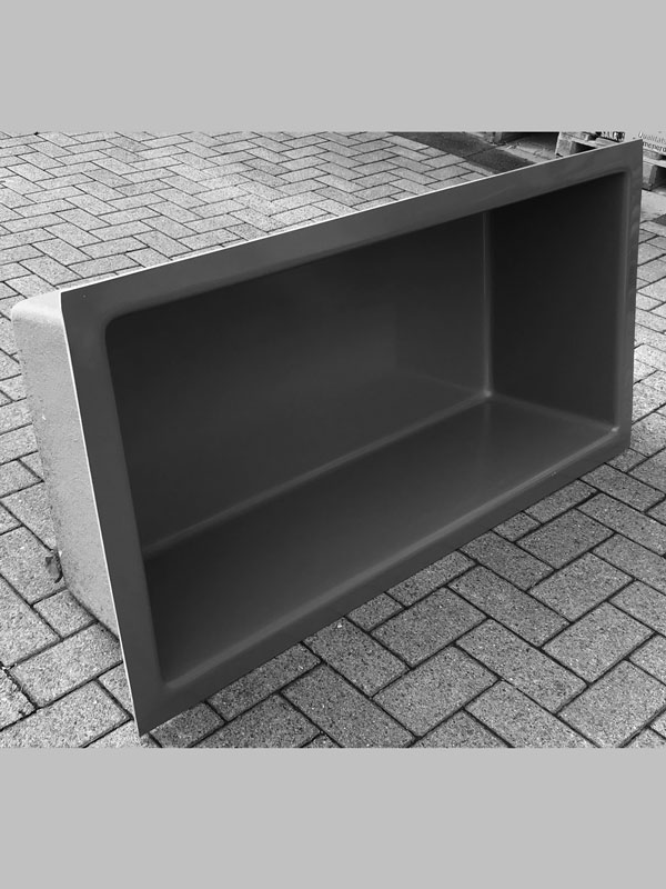 Seitliche Ansicht Eckiges Teichbecken aus GFk mit 1.200 Liter Fassungsvermögen in Achatgrau