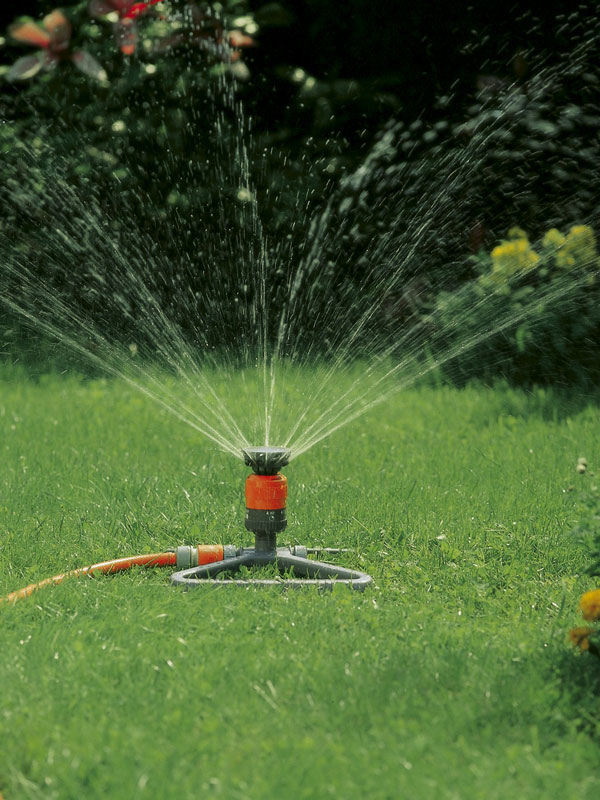 kreisregner-vario-schlitt-2 GARDENA Comfort Kreisregner Vario mit Schlitten im Einsatz