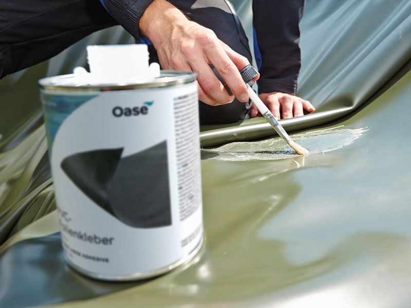 PVC-Folienkleber von Oase mit integriertem Pinsel