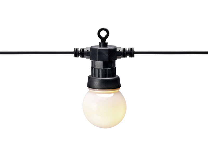 Einzelne Lampe der Lichterkette Partylights aus der Naehe