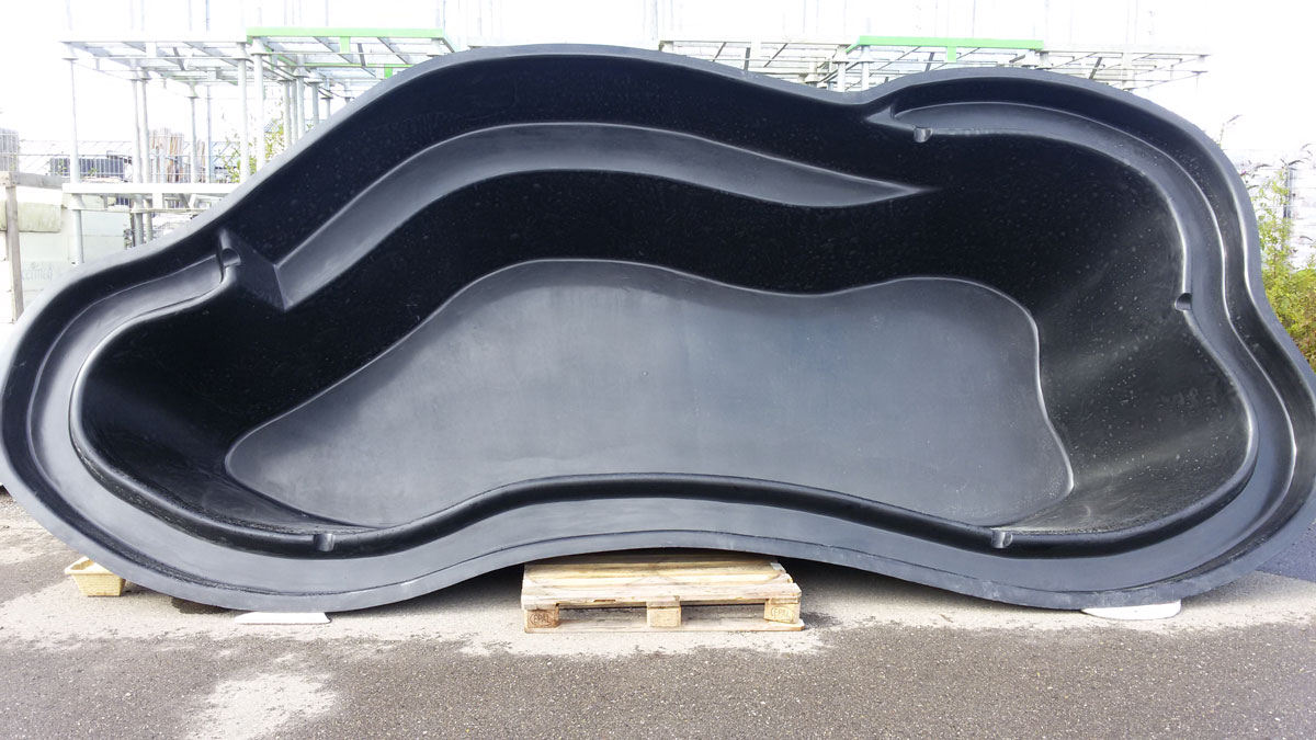 Vordere Ansicht eines Teichbecken T13000