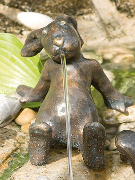 emil-hase-bronze Bronzefigur Emil der Hase (Art.Nr. 88067)