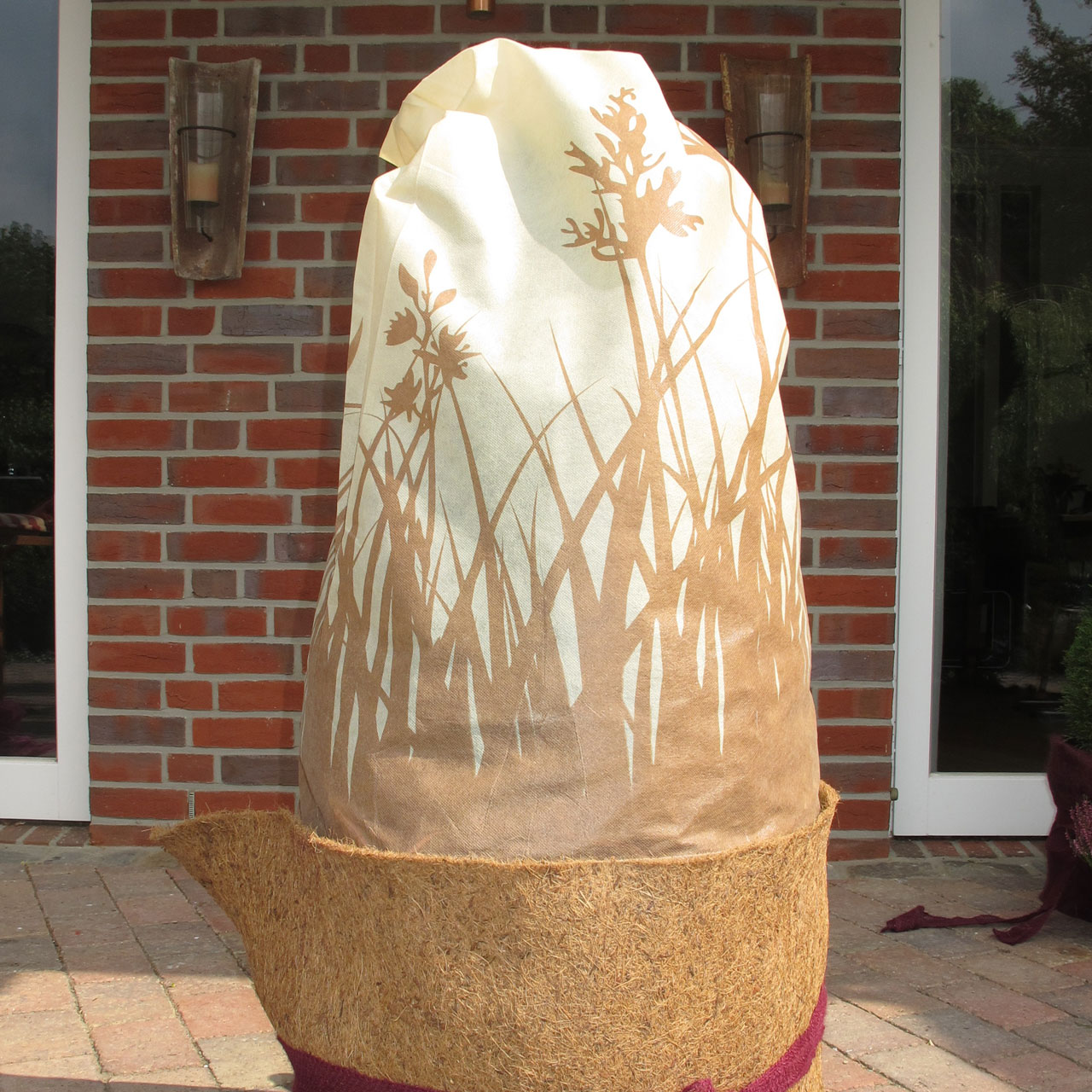 V28431_Winterschutz_Vlieshaube_Graeser_beige-braun Winterschutz-Vlieshaube "Gräser" (Art.Nr. Vi28431)