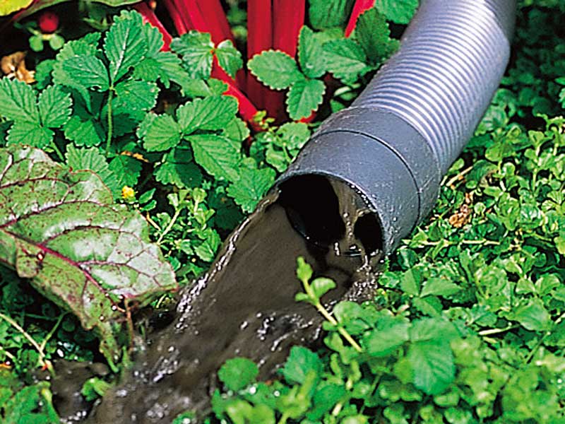 PondoVac 3 Ablaufschlauch in Gebrauch