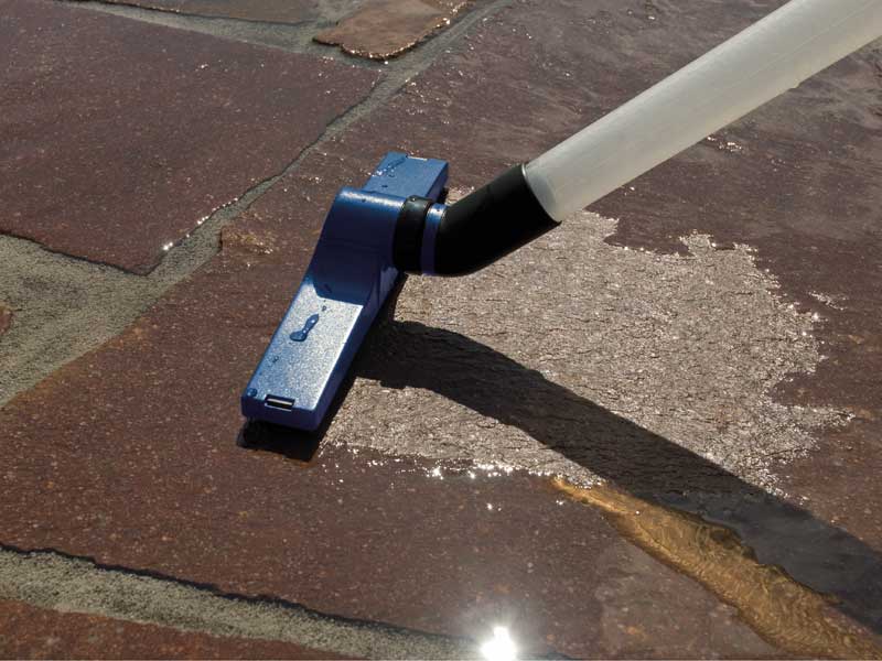 Nassduese im Einsatz auf Natursteinplatten