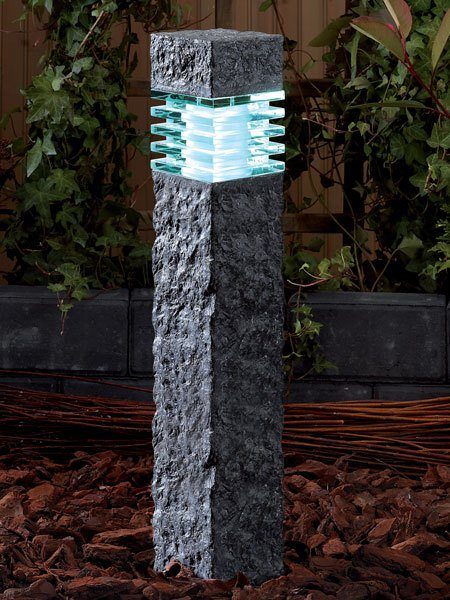 Gartenleuchte Kolossos in der Dämmerung Gartenleuchte Kolossos in der Dämmerung