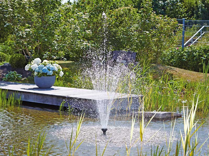 Vulkan 37-2-5 Düsenaufsatz in einem Teich