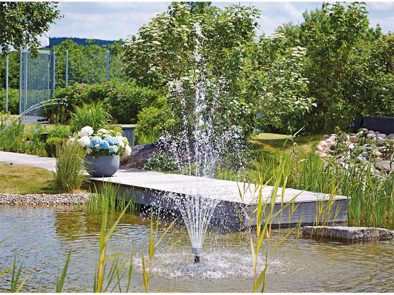 Vulkan 43-3 T Düsenaufsatz im Einsatz auf einem Teich
