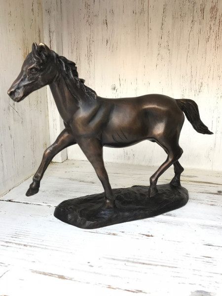 Bronzefigur Pferd auf Sockel