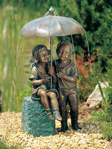 Bronzefigur Regenschirmkapriole mit Bronzesockel (Art.Nr. 88476)
