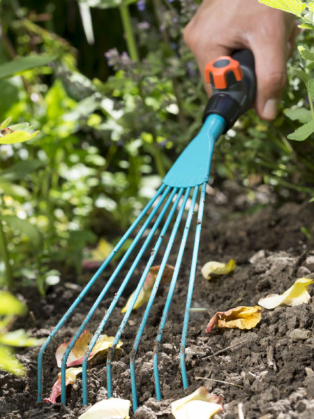 GARDENA Drahthandfeger in Einsatz