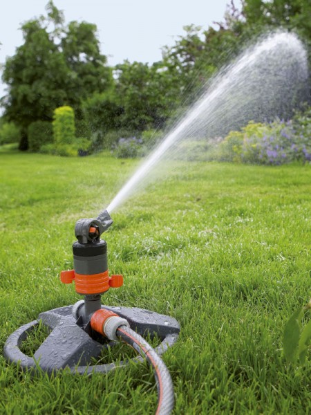 GARDENA Comfort Turbinenregner mit Schlitten im Einsatz