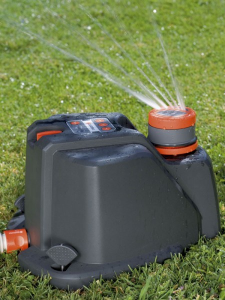GARDENA Comfort Vielflächenregner AquaContour automatic im Einsatz